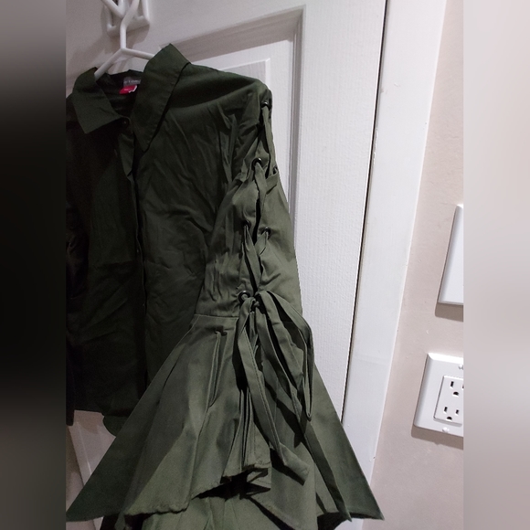 NWT 🏷 Vince Camuto | Utility Twist Long Sleeve Top - Picture 11 of 15